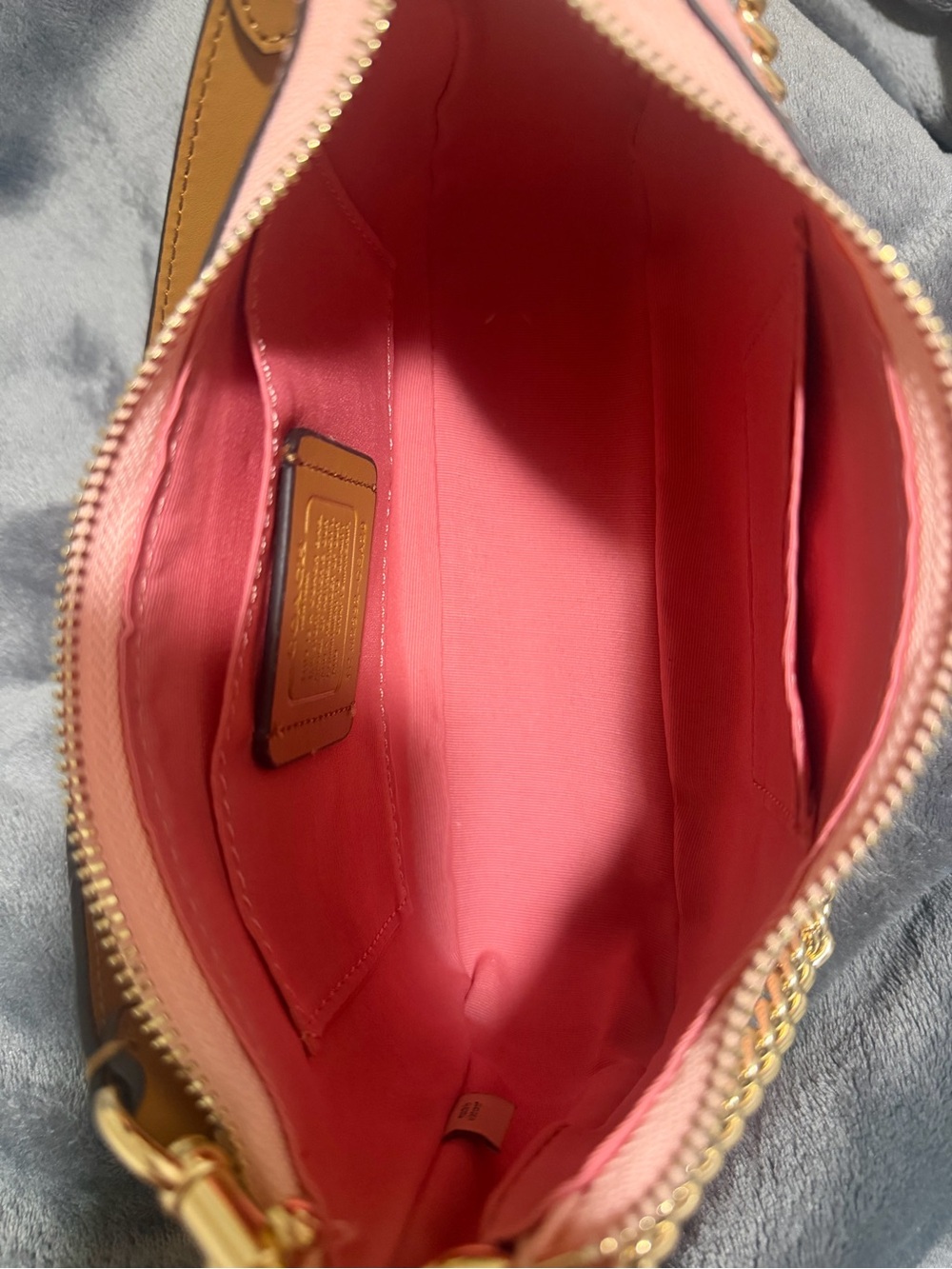 Coach Blush Pink Shoulder Bag with Gold Chain - Picture 3 of 4